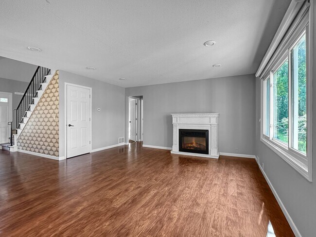 Building Photo - 2814 Woodridge Ln