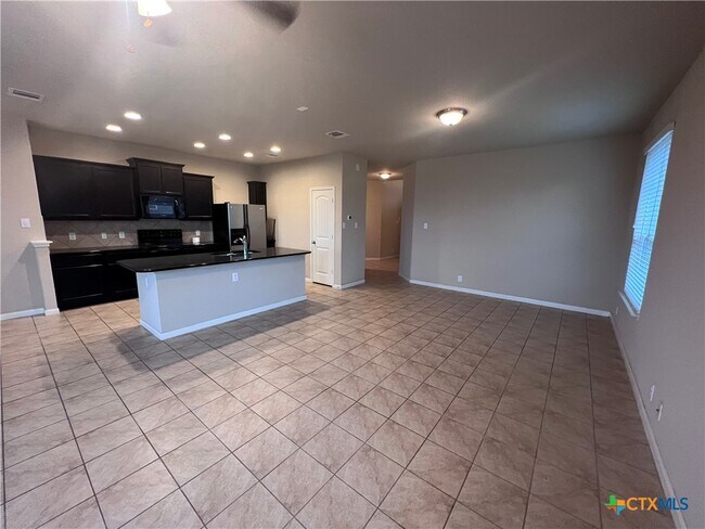 Building Photo - 472 Copper Hill Dr