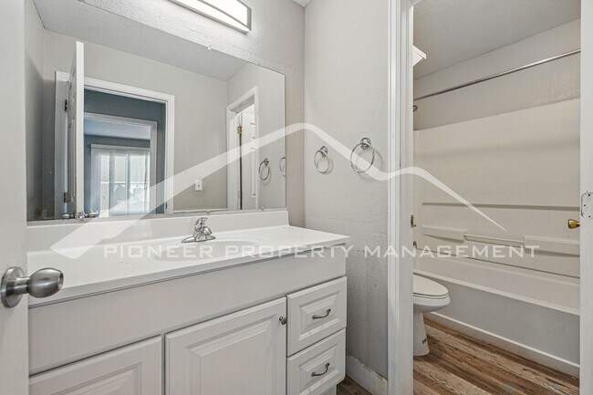 Building Photo - Spacious 3-Bedroom Home with Modern Features and Private Yard