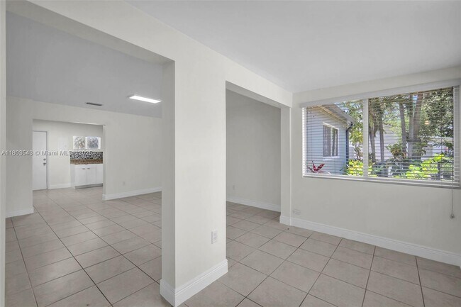 Building Photo - 1550 NE 131st Ln