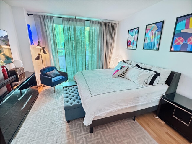 Building Photo - 333 NE 24th St