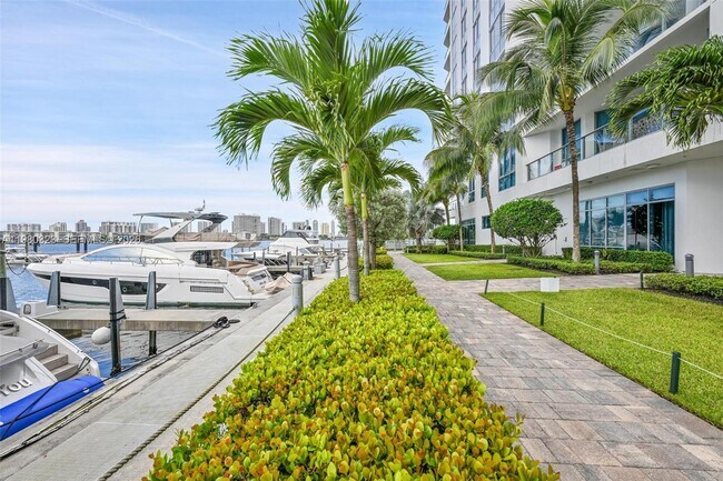 Building Photo - 17111 Biscayne Blvd