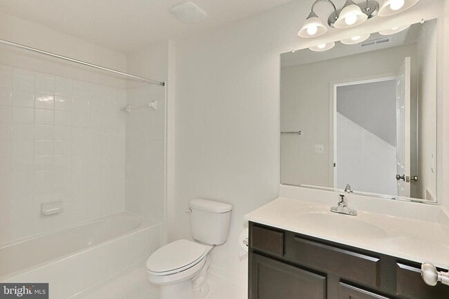 Building Photo - 210 Apsley Terrace