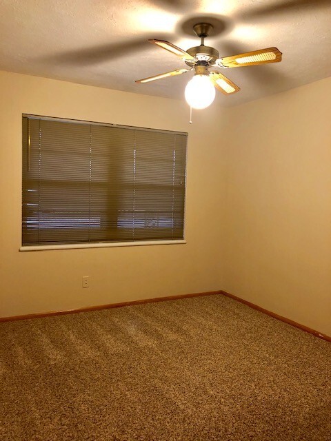 Building Photo - 3 Bed/1 Bath Mid-Century Ranch minutes from Midwest City High School - Refrigerator Included