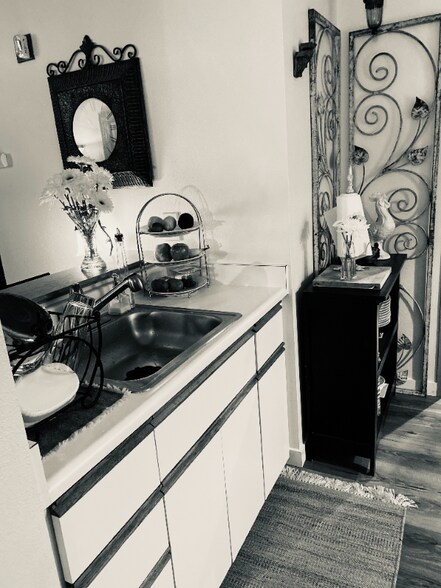 Building Photo - 334 Wells Ave S