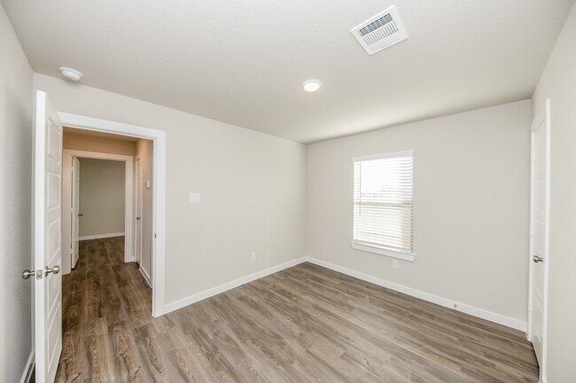 Building Photo - 32031 Splendor Dr