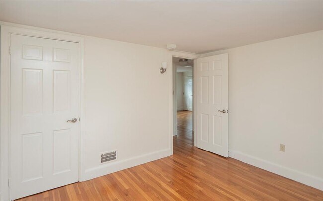 Building Photo - 184 N Fenner Ave