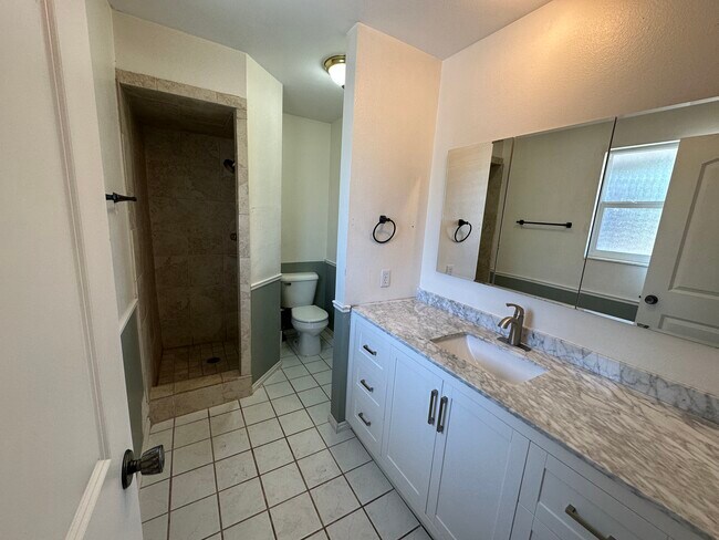 Building Photo - Orem - Single Family (Double kitchen)