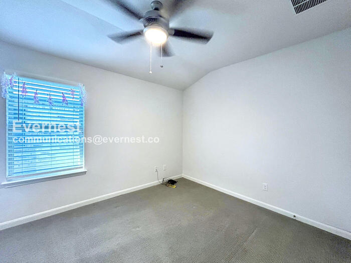 Building Photo - 12002 Benetto Aly