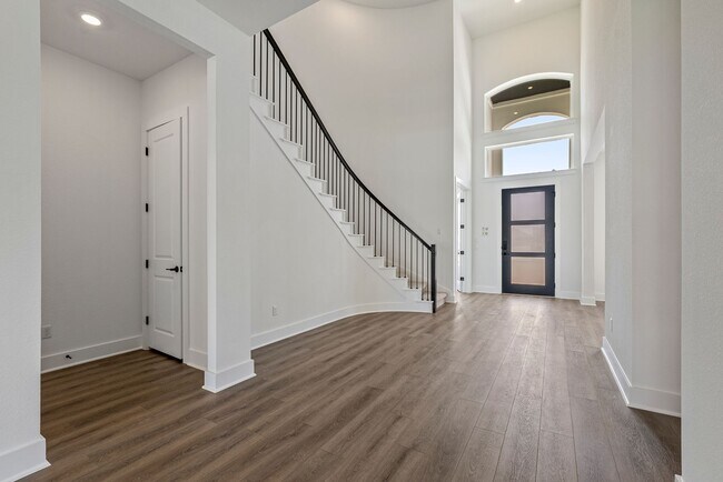 Building Photo - Spacious Two-Story Stunner in Leander