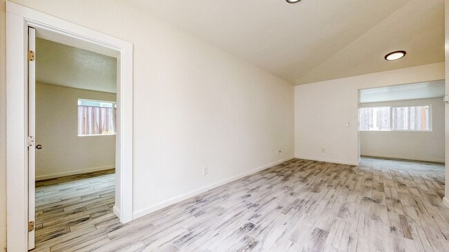 Building Photo - 2113 Dennis Ln