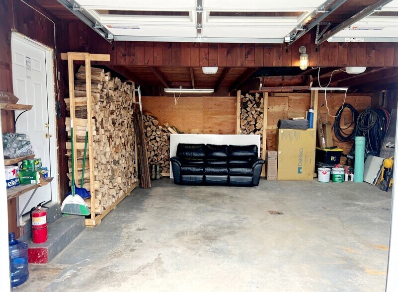 Building Photo - 1100 Orchard Park Rd