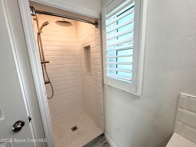 Building Photo - 249 Palm Ln