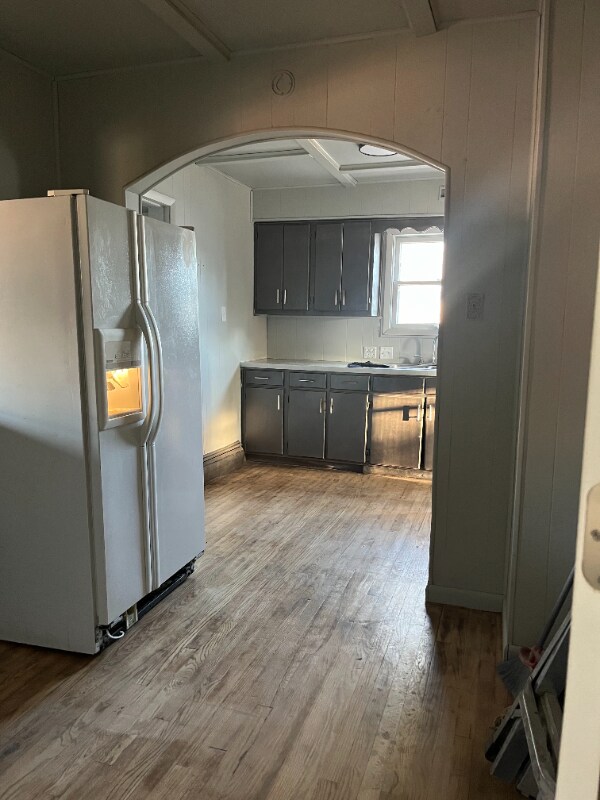 Building Photo - 510 N Queens Ave