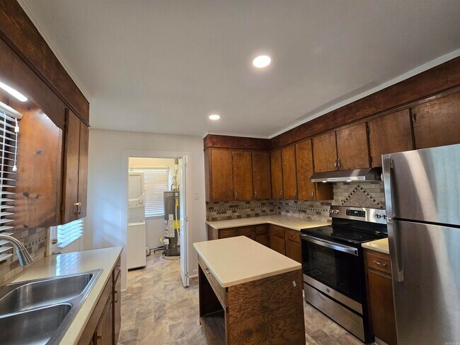 Building Photo - 3117 N Cypress St