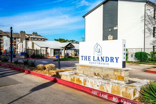 Building Photo - B2 | Lease Today and Receive 6 Weeks Free. *Restrictions apply.