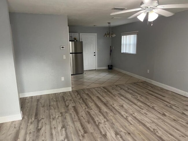 Building Photo - 455 Las Palmas Cir