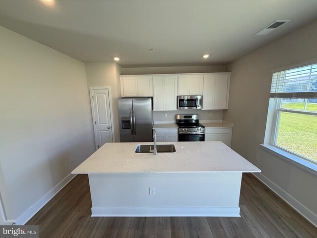 Building Photo - 1670 Lake Placid Dr