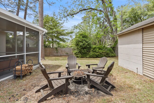 Building Photo - Spacious 4-Bedroom, 2.5-Bath Home E Duffy