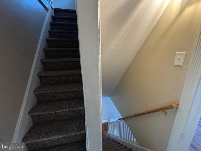 Building Photo - 317 W 4th Ave