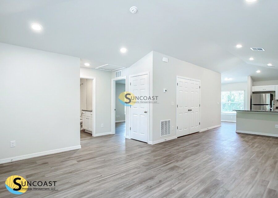 Building Photo - 1145 S Apopka Ave