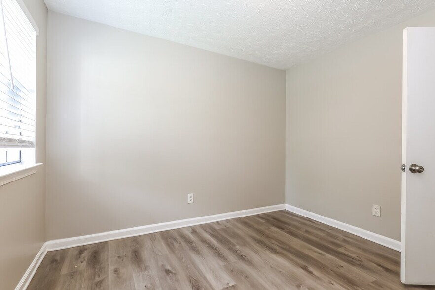 Building Photo - 527 Brookfield Way