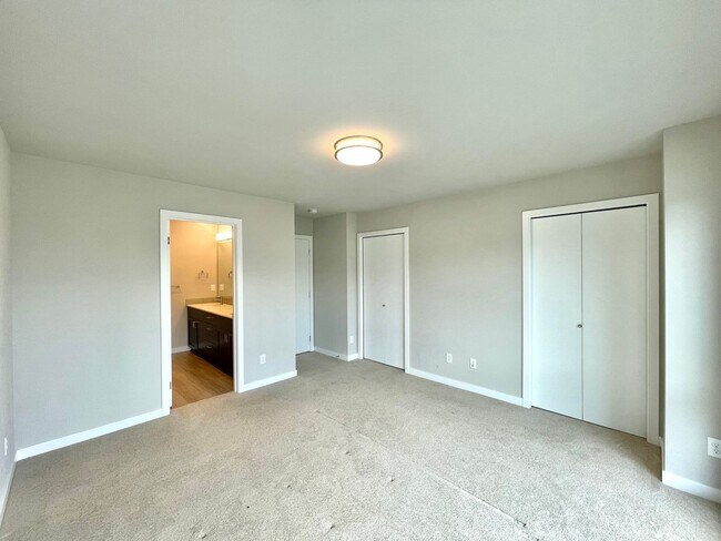 Building Photo - Great Townhome for rent