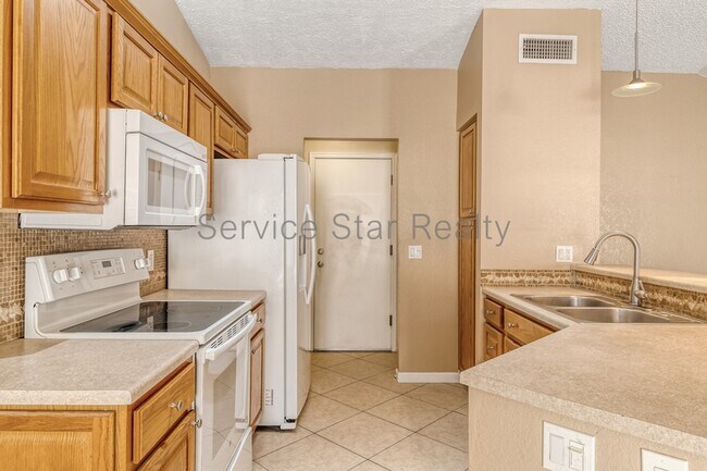 Building Photo - 10415 N 63rd Dr
