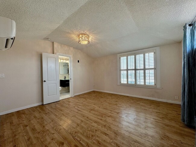 Building Photo - West El Paso/Canutillo 6bed/4bath refrig A/C Home!