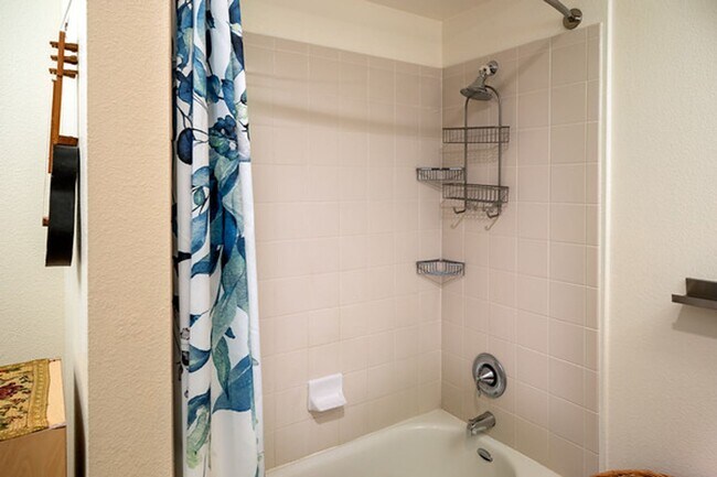 Building Photo - Downtown living