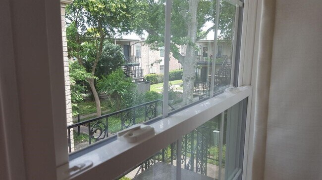 Building Photo - 5550 N Braeswood Blvd