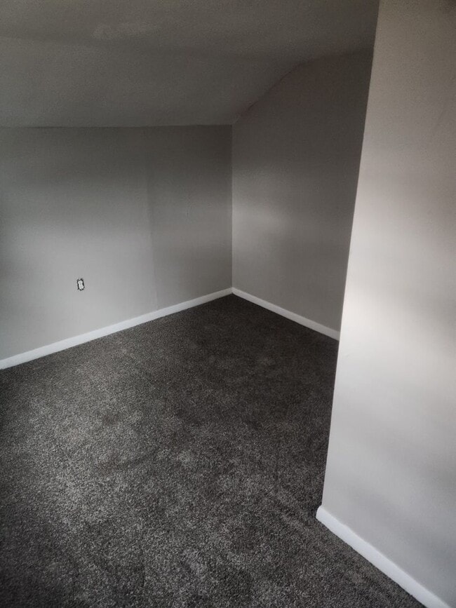 Building Photo - Great 4 bdrm Family Home!!! New carpet & paint!!