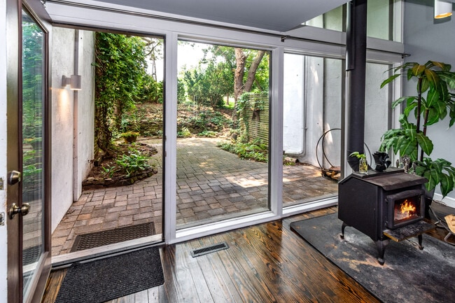 Building Photo - 9 Arden Way