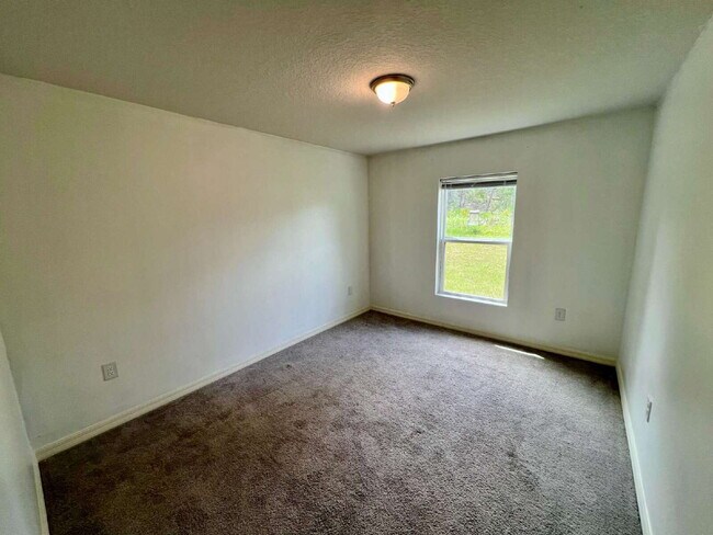 Building Photo - Spacious 4-Bedroom Home with Primary Suite...