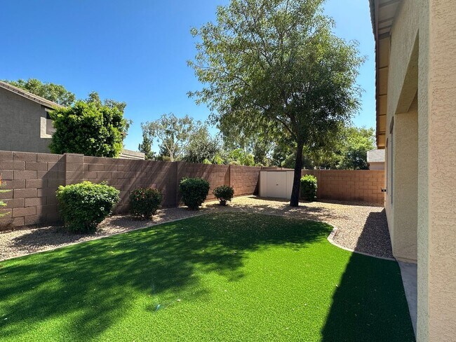 Building Photo - 4560 E Murrieta Rd