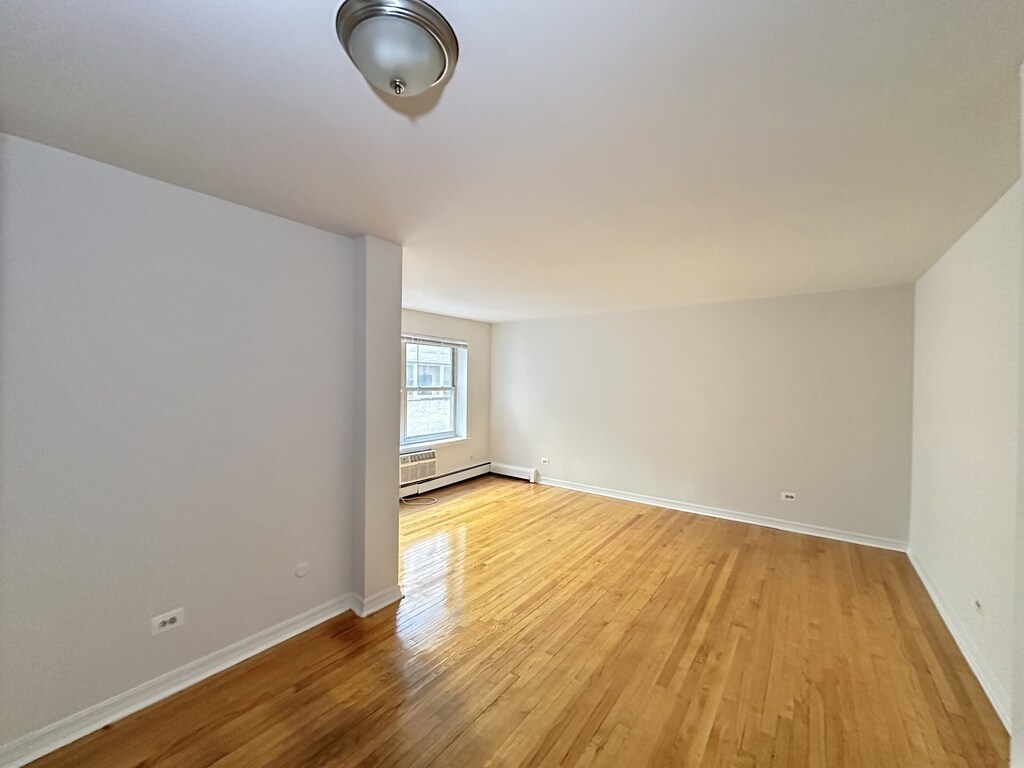 Building Photo - 6830 N Sheridan Rd