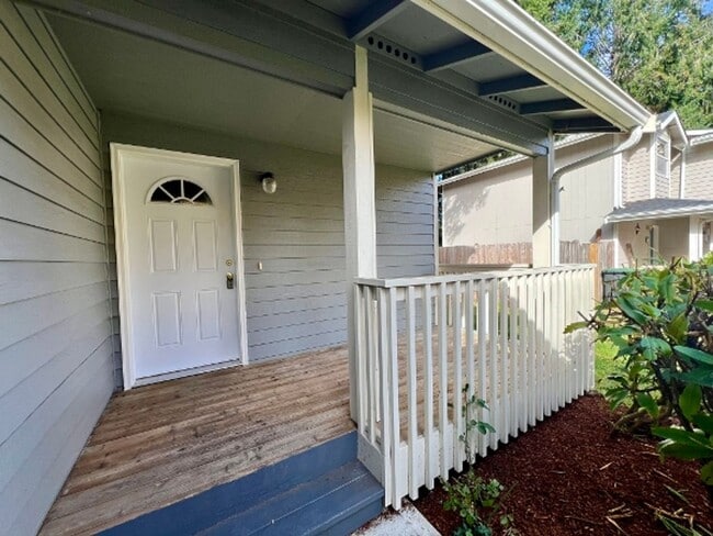 Building Photo - Pet Friendly 3 BD Townhome