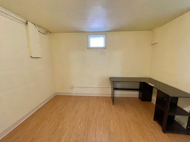 Building Photo - 4 Bedroom - PRE-LEASE FOR JUNE