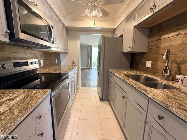 Building Photo - 1608 SE 28th Terrace