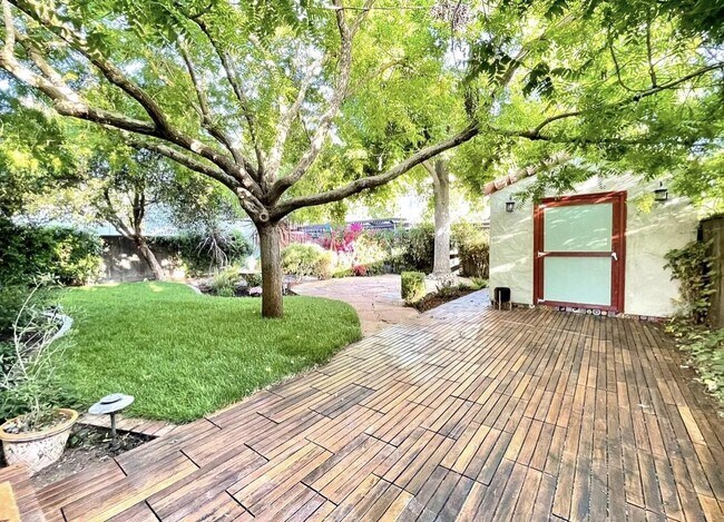 Building Photo - 1127 Clark Way