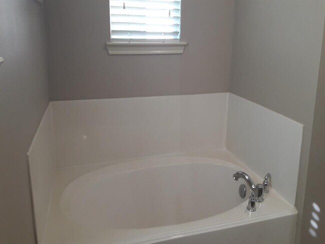 Building Photo - 14546 Bergenia Dr