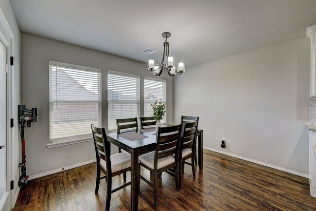 Building Photo - Beautiful Fully Furnished Home in Broken Arrow!