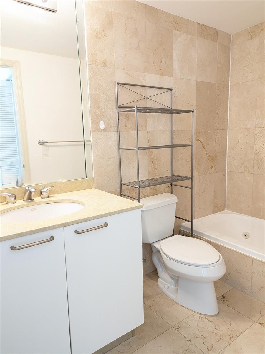 Building Photo - 1528 Brickell Ave