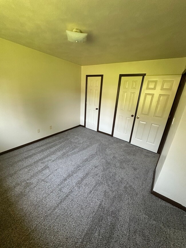 Building Photo - 111 Oakwood Rd