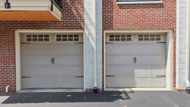 Building Photo - 261 S Limestone