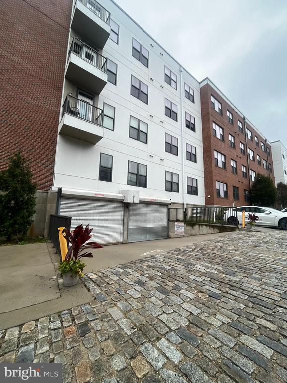 Building Photo - 401 Race St