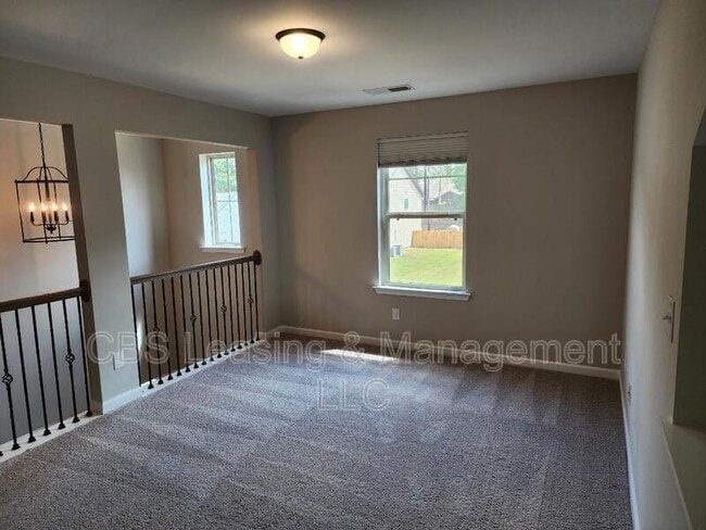 Building Photo - 2112 Sequoia Dr
