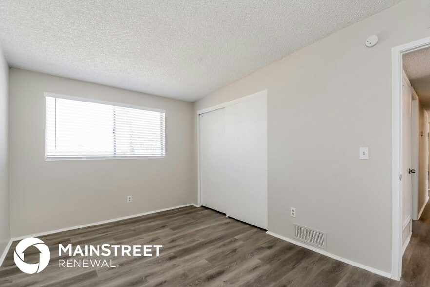 Building Photo - 9722 E Golf Links Rd