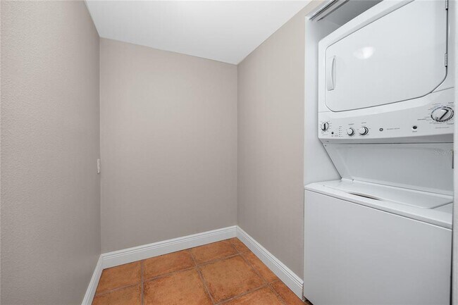Building Photo - 2333 Feather Sound Dr
