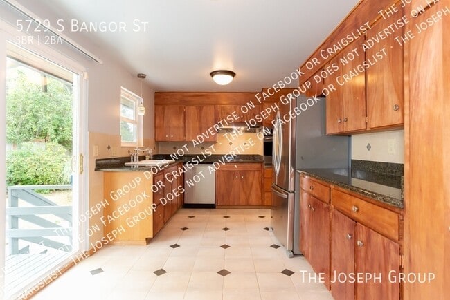 Building Photo - 5729 S Bangor St